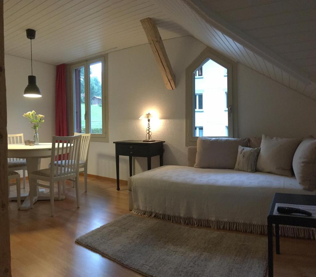 B3 Apartment Gsteigwiler Bagian luar foto